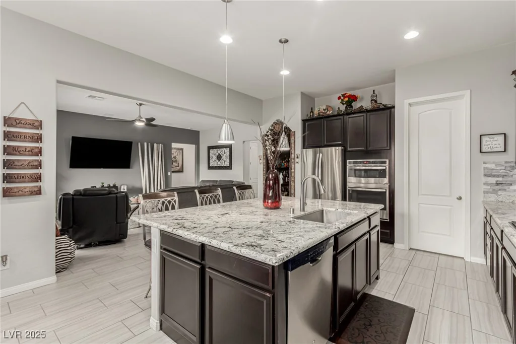 5616 Silver Cascade, Las Vegas, NV 89131
