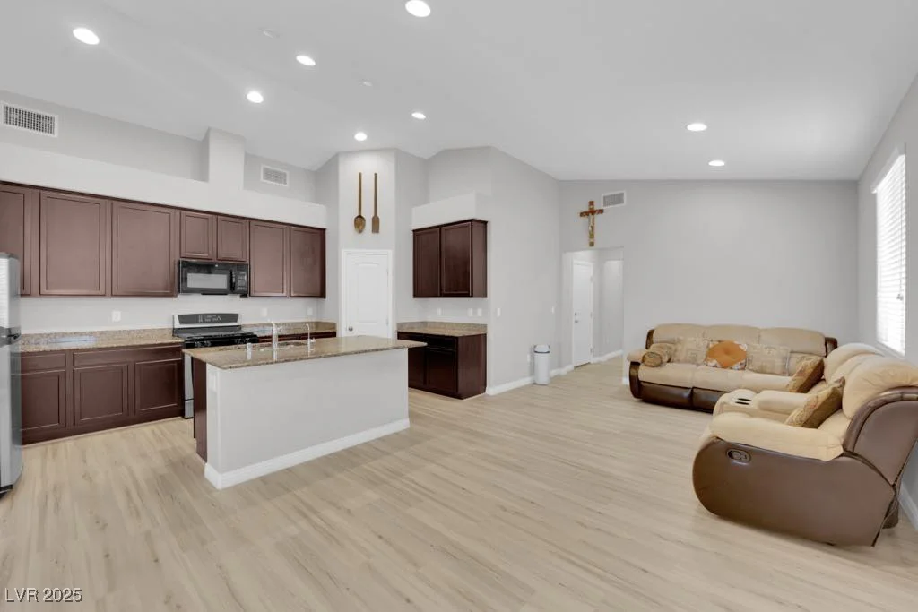 9467 Samuel Clemens, Las Vegas, NV 89147