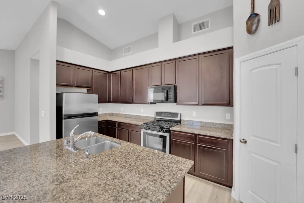 9467 Samuel Clemens, Las Vegas, NV 89147