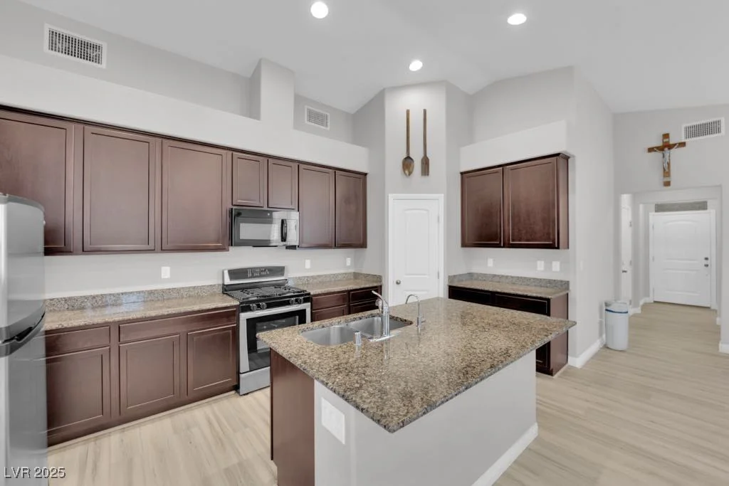 9467 Samuel Clemens, Las Vegas, NV 89147