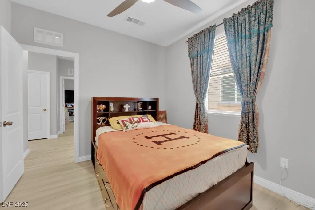 9467 Samuel Clemens, Las Vegas, NV 89147