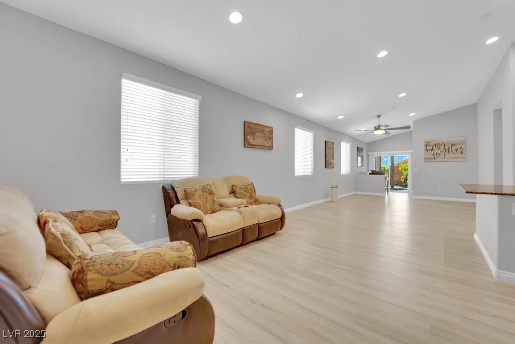 9467 Samuel Clemens, Las Vegas, NV 89147