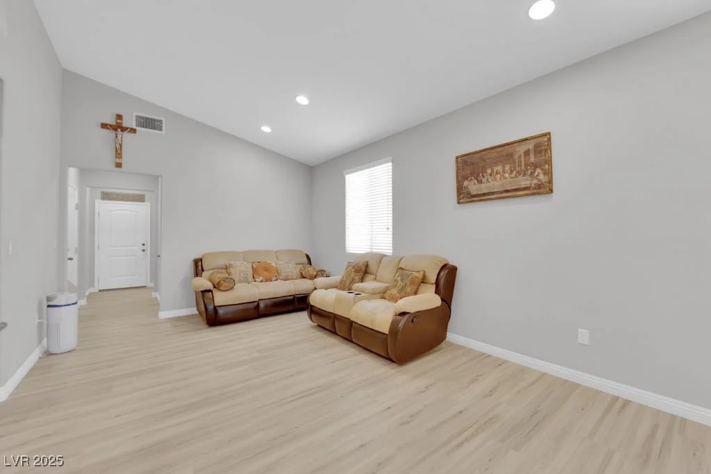 9467 Samuel Clemens, Las Vegas, NV 89147