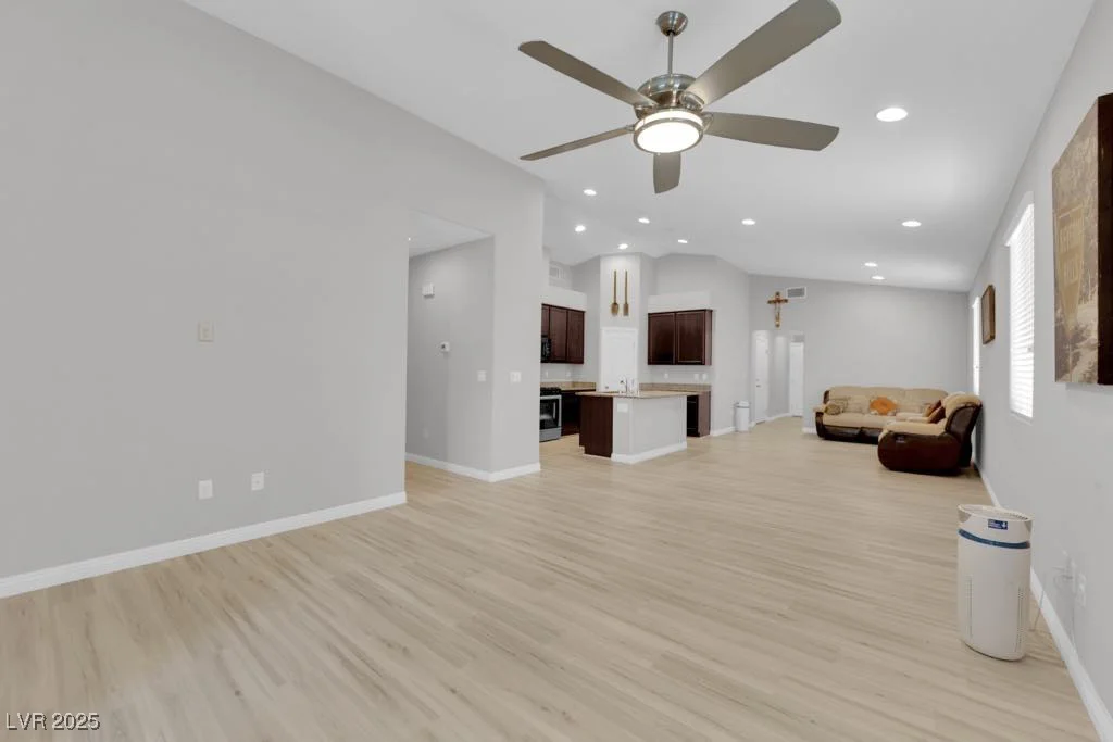 9467 Samuel Clemens, Las Vegas, NV 89147