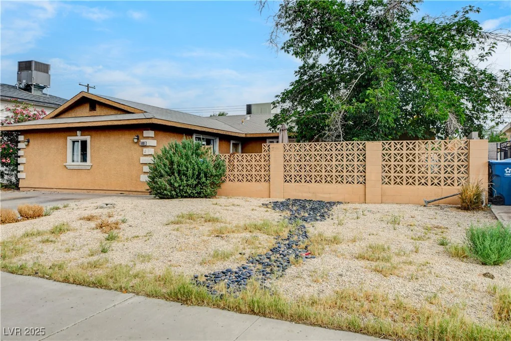 5900 Fawn, Las Vegas, NV 89107
