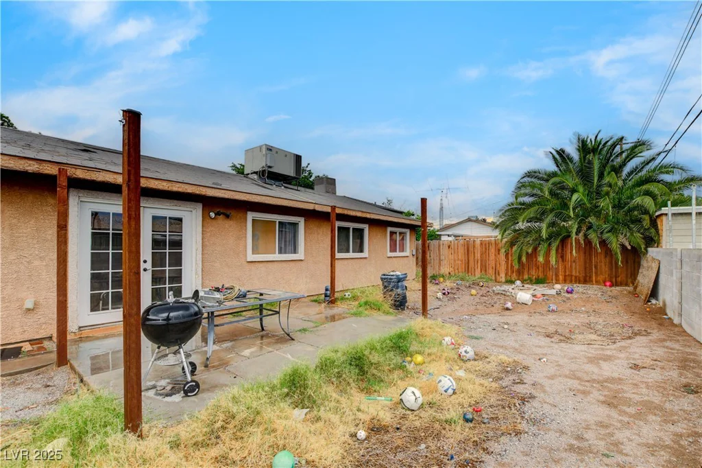 5900 Fawn, Las Vegas, NV 89107