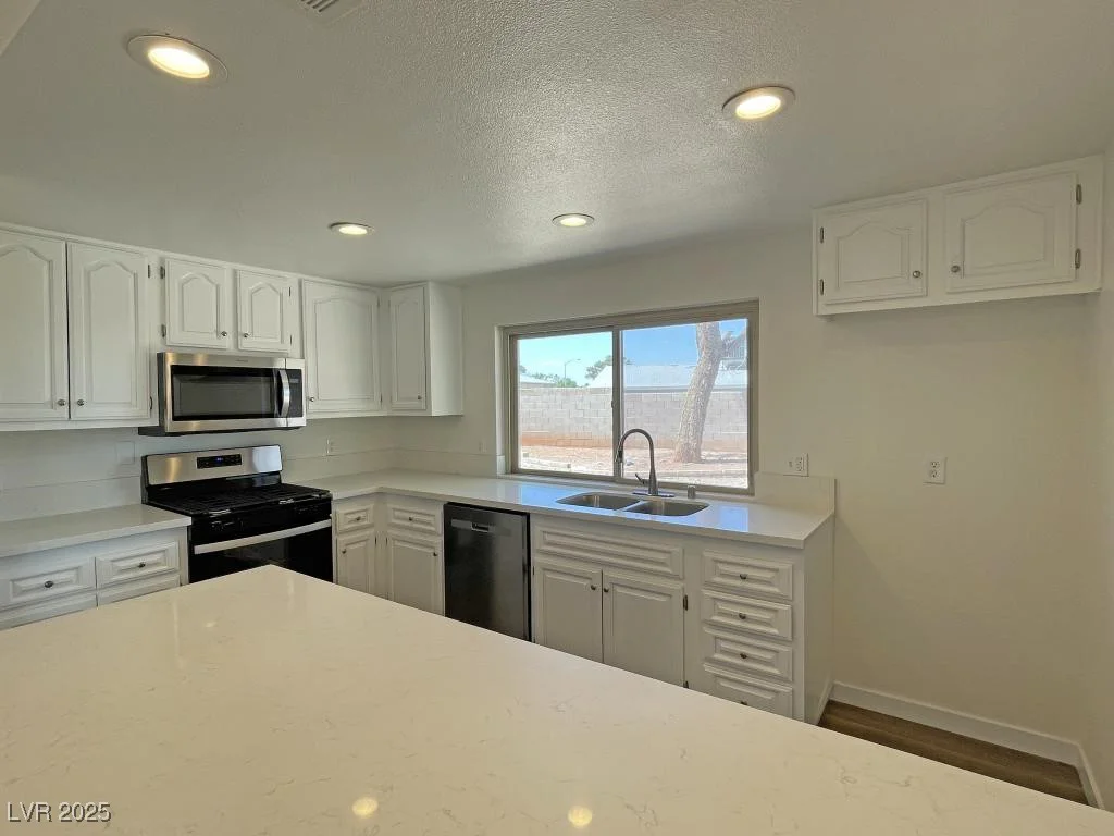 5030 Salinaz, Las Vegas, NV 89118