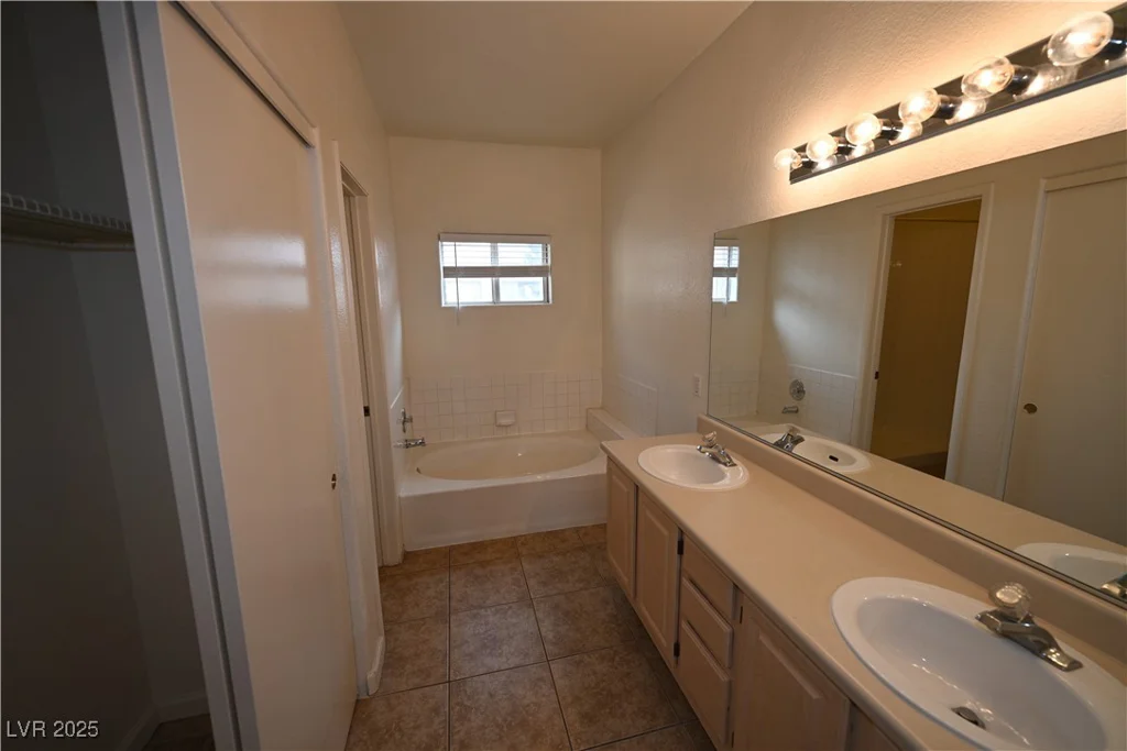 5125 Reno, Las Vegas, NV 89118