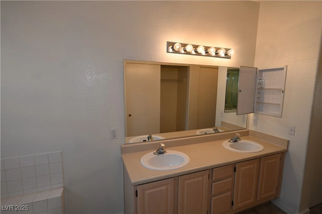 5125 Reno, Las Vegas, NV 89118