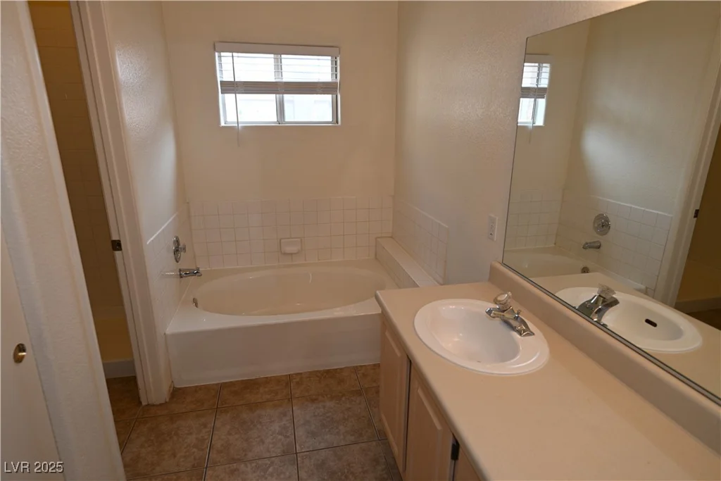 5125 Reno, Las Vegas, NV 89118