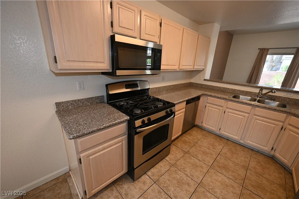 5125 Reno, Las Vegas, NV 89118