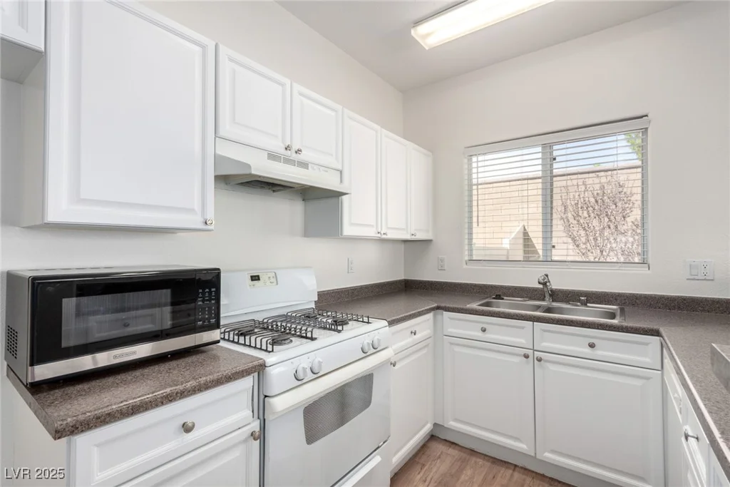 9333 Leaping Deer, Las Vegas, NV 89178