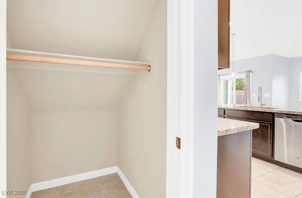 3712 Gilmore Creek, Las Vegas, NV 89129