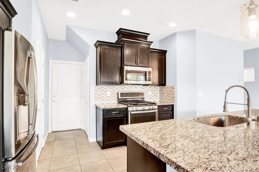3712 Gilmore Creek, Las Vegas, NV 89129