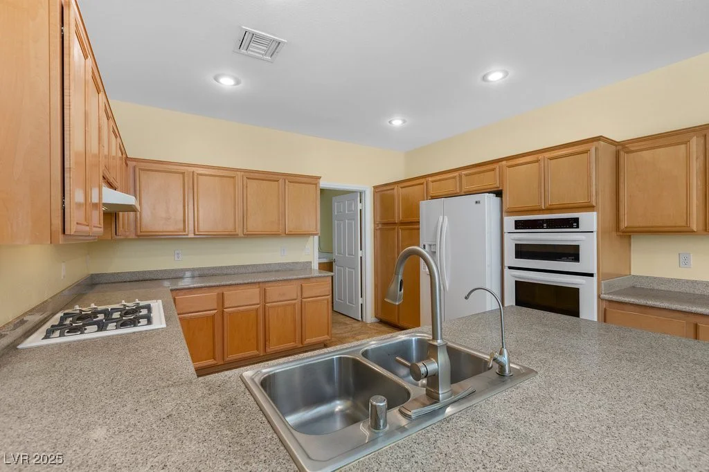2033 Summer Spruce, Las Vegas, NV 89134