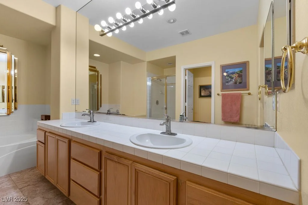 2033 Summer Spruce, Las Vegas, NV 89134