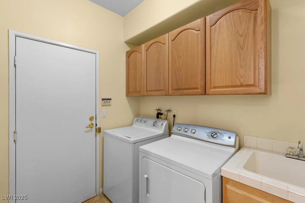2033 Summer Spruce, Las Vegas, NV 89134