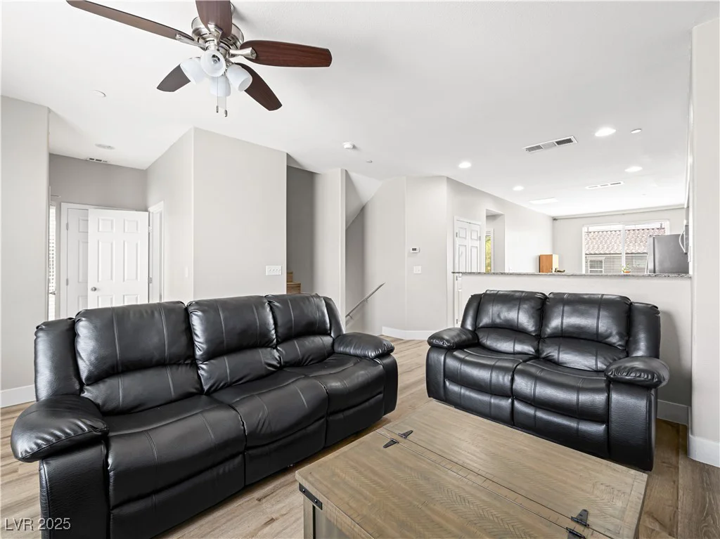 4563 Townwall, Las Vegas, NV 89115