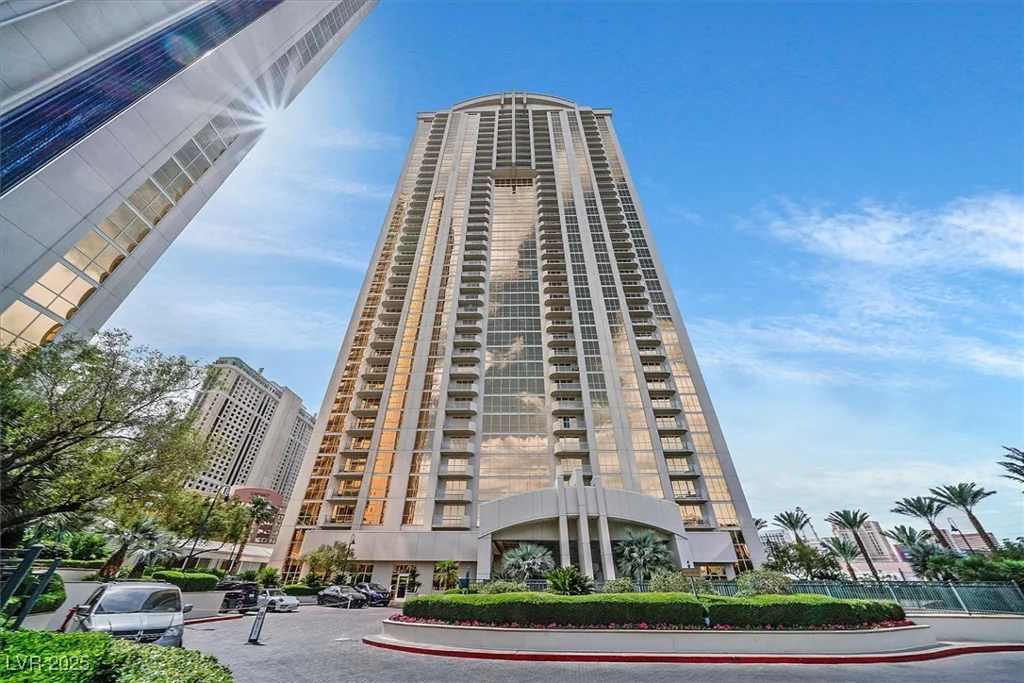 135 Harmon, Las Vegas, NV 89109