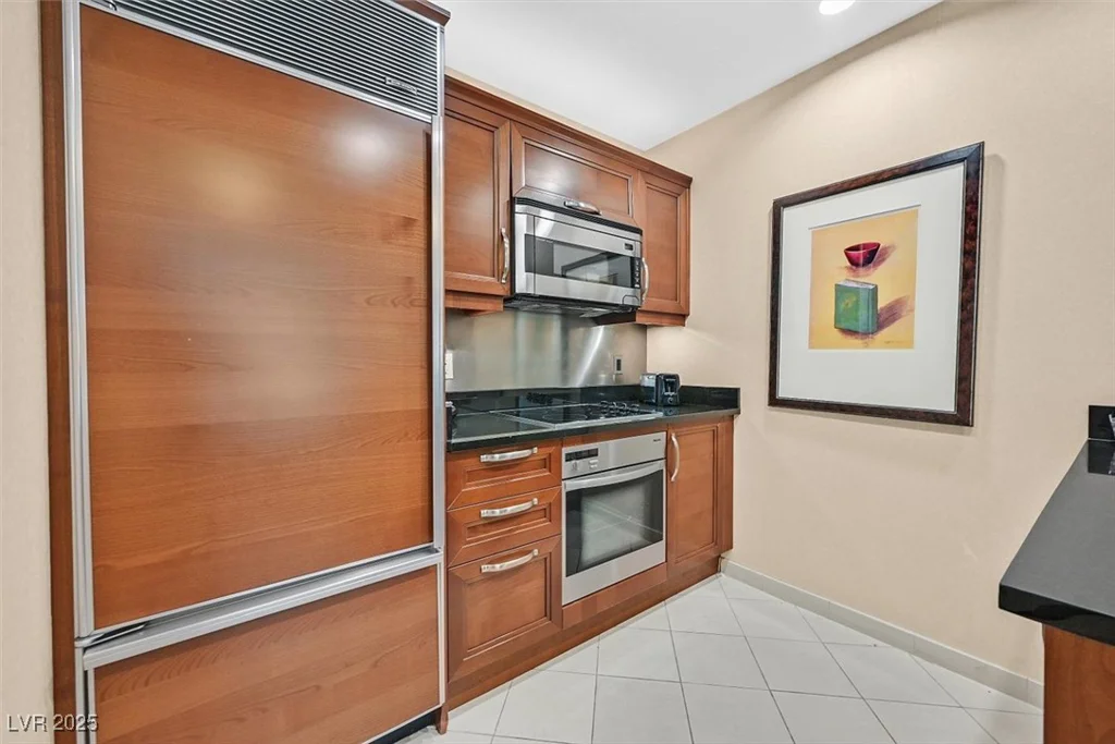135 Harmon, Las Vegas, NV 89109