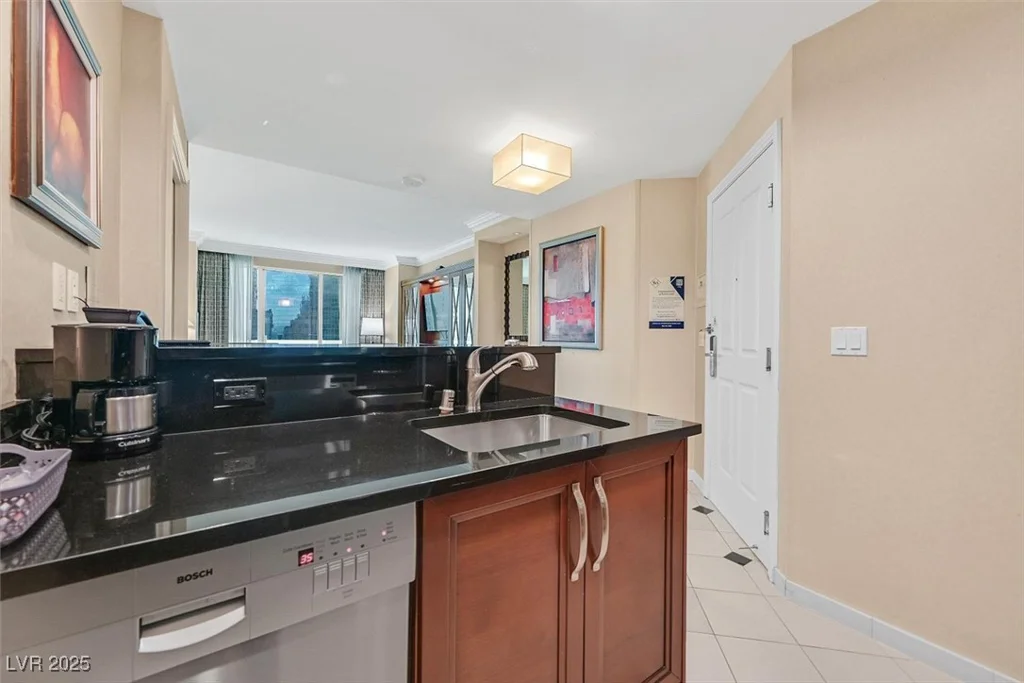 135 Harmon, Las Vegas, NV 89109