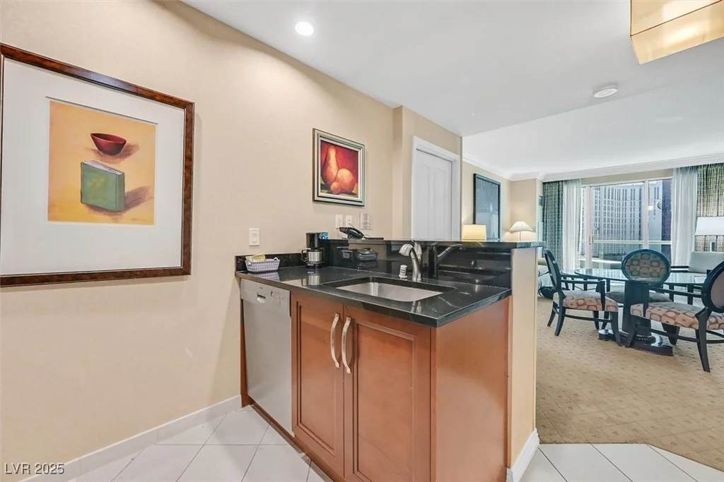 135 Harmon, Las Vegas, NV 89109