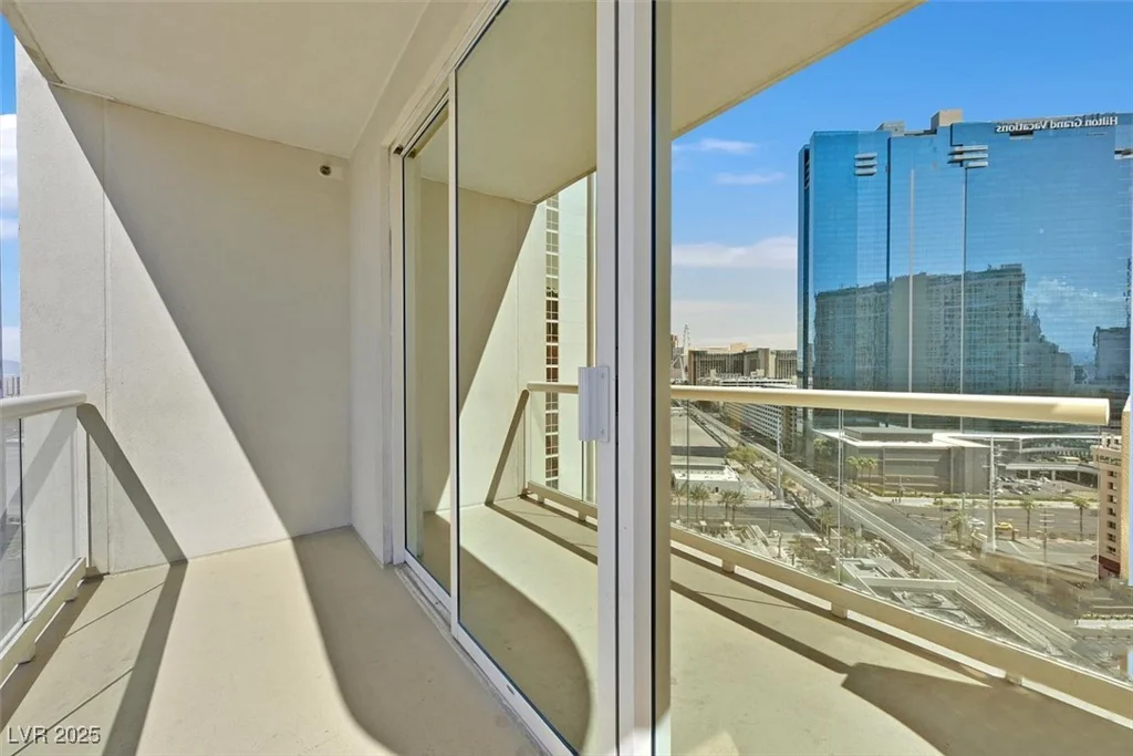 135 Harmon, Las Vegas, NV 89109
