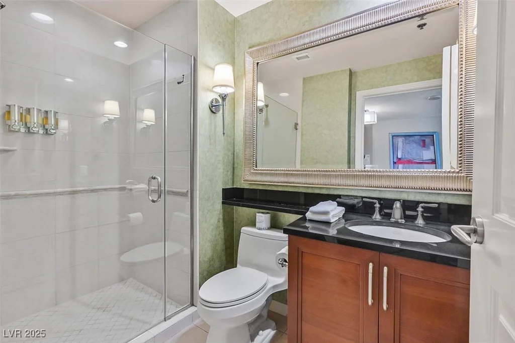 135 Harmon, Las Vegas, NV 89109