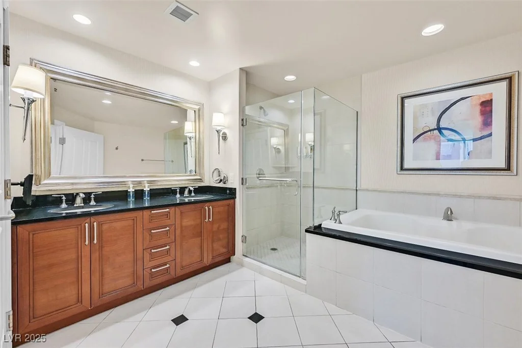 135 Harmon, Las Vegas, NV 89109