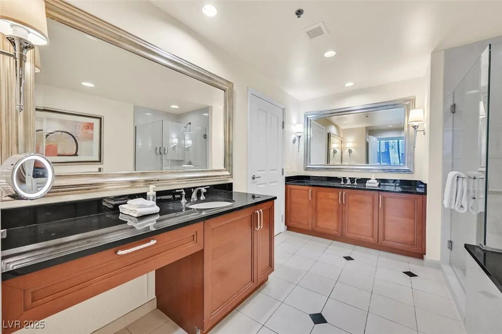135 Harmon, Las Vegas, NV 89109