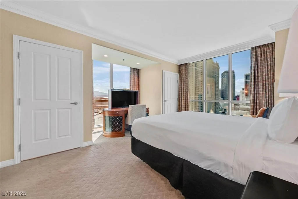 135 Harmon, Las Vegas, NV 89109