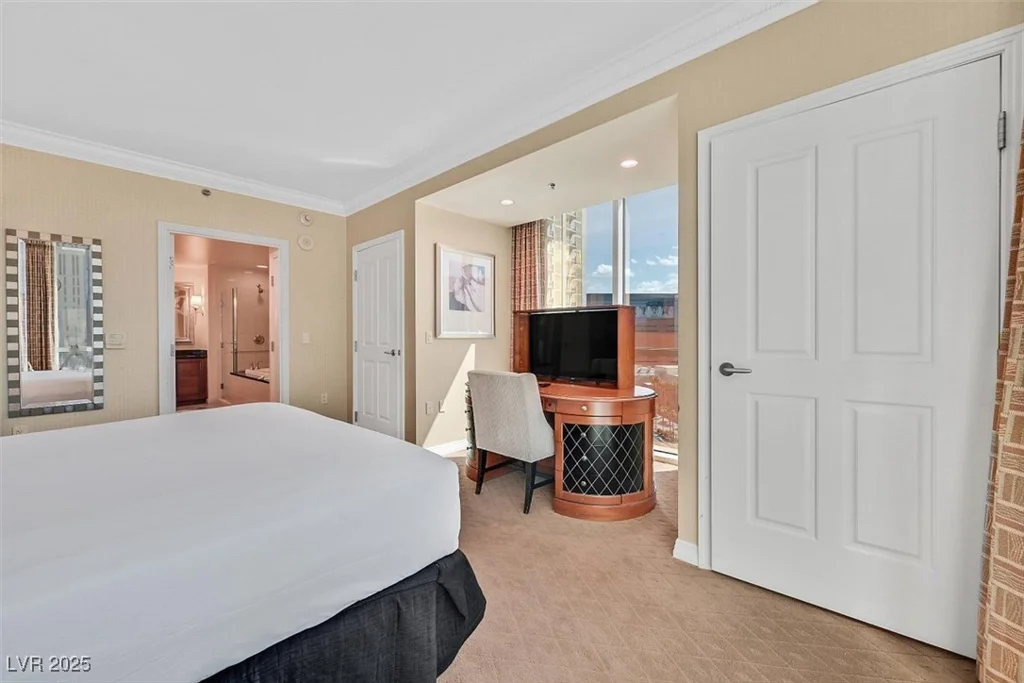 135 Harmon, Las Vegas, NV 89109