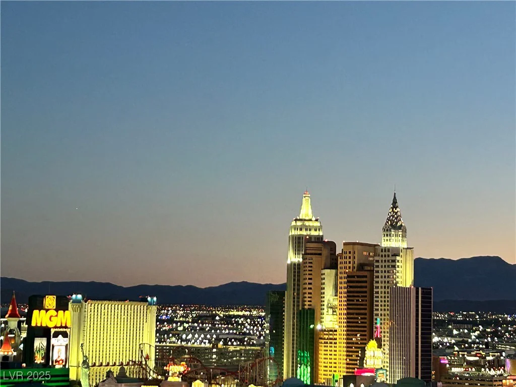 135 Harmon, Las Vegas, NV 89109