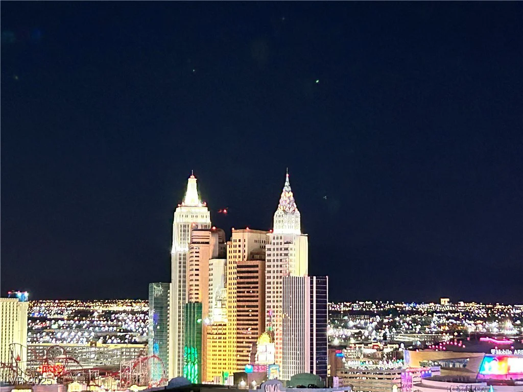 135 Harmon, Las Vegas, NV 89109