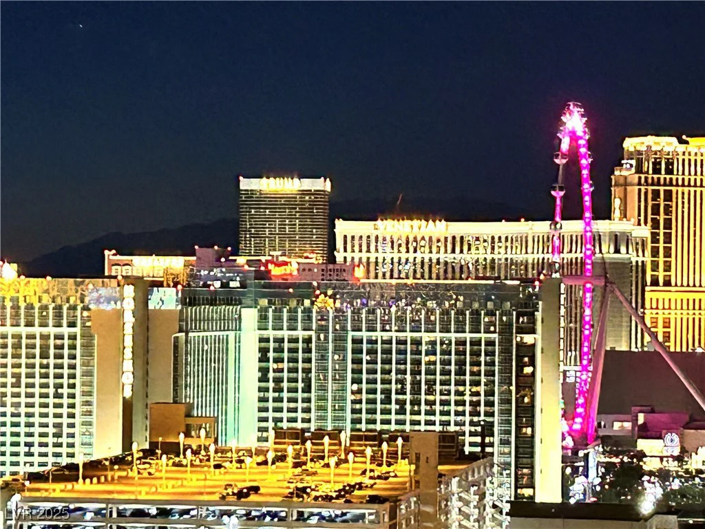 135 Harmon, Las Vegas, NV 89109