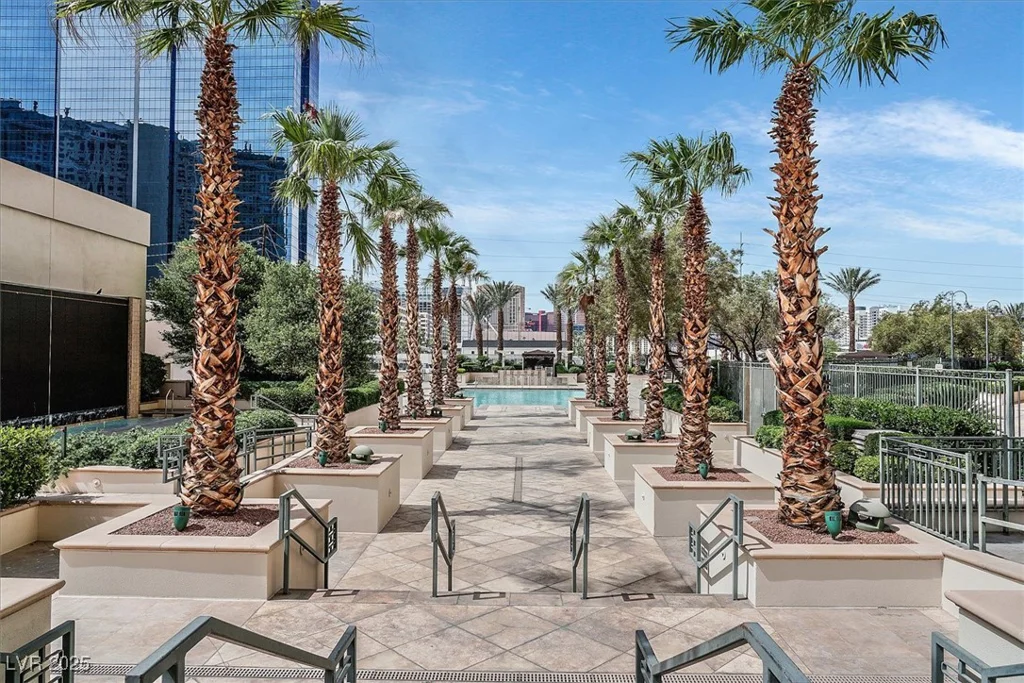 135 Harmon, Las Vegas, NV 89109