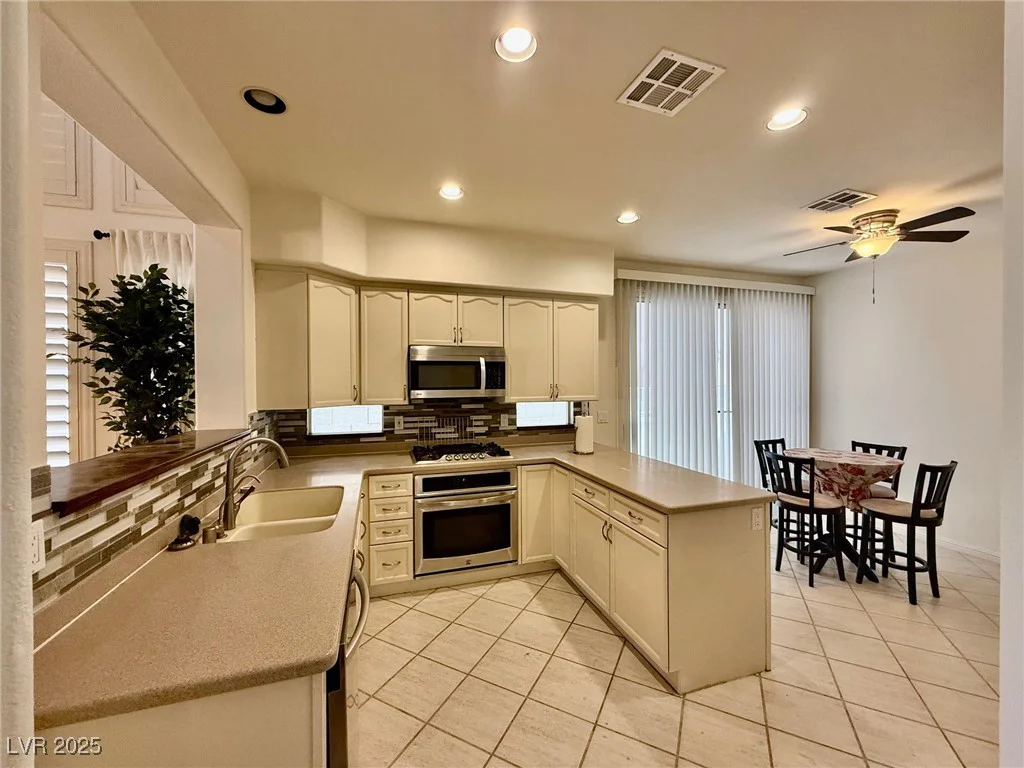 1704 Cordoba Canyon, Las Vegas, NV 89117