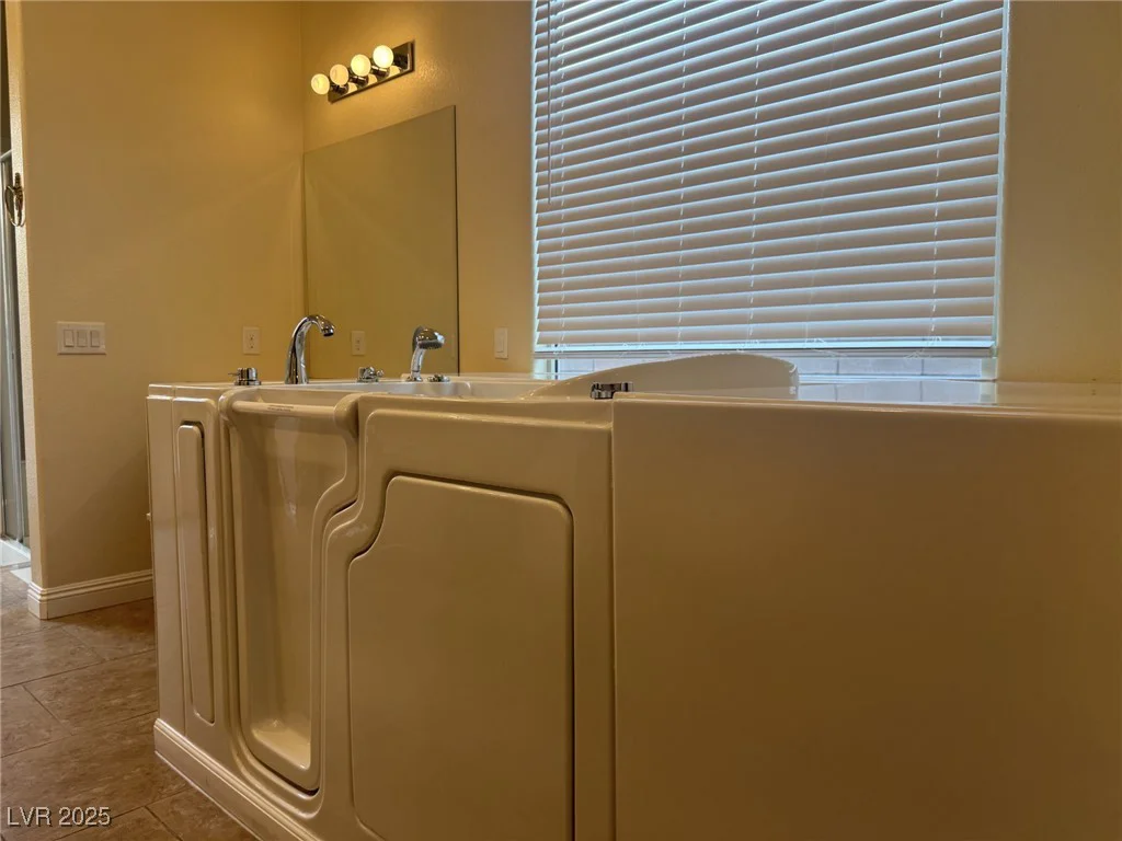 7934 Cape Flattery, Las Vegas, NV 89147