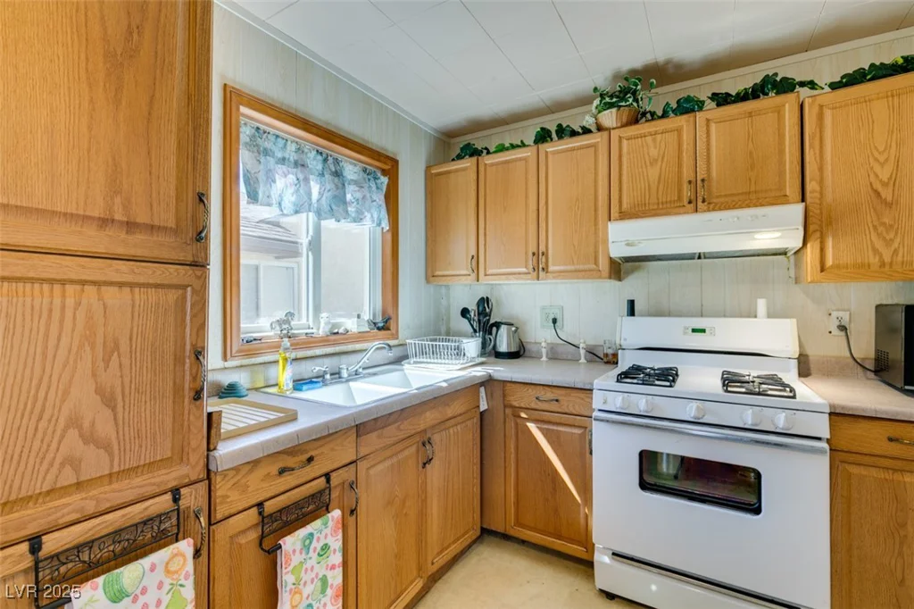 136 Elm, Henderson, NV 89015