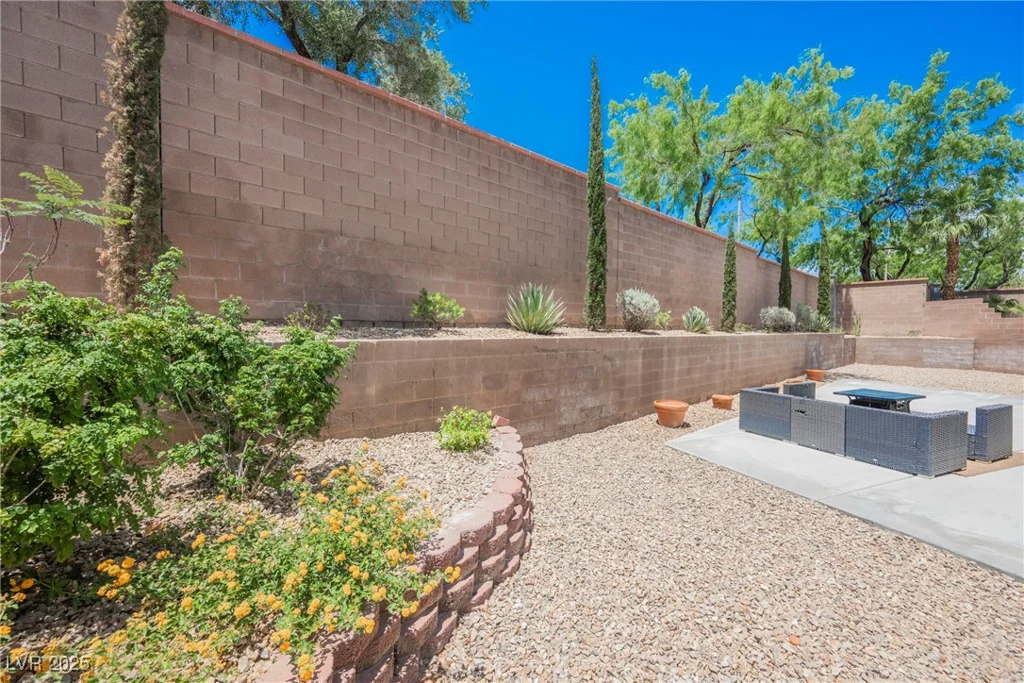 2057 Wandering Doe, Las Vegas, NV 89134