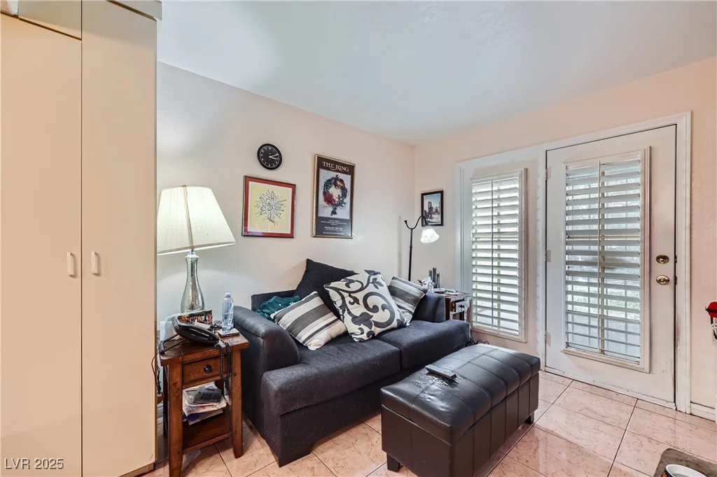 2708 Campo Verde, Las Vegas, NV 89121