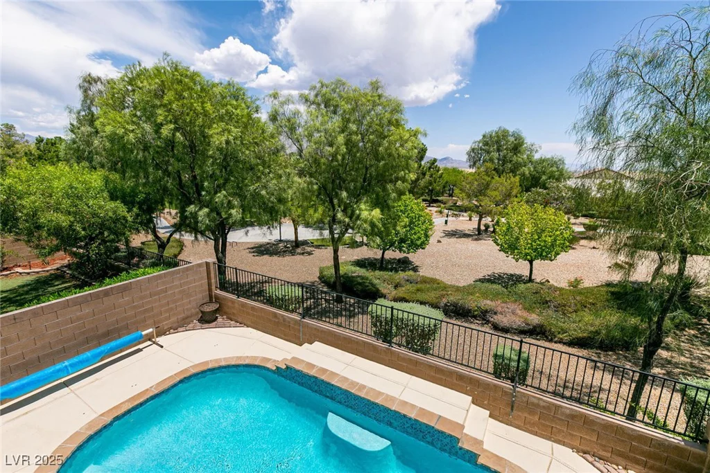 9712 Red Horse, Las Vegas, NV 89143