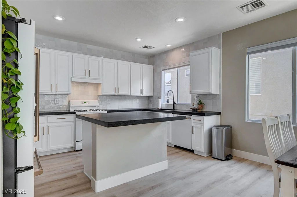1127 Lake Berryessa, Henderson, NV 89002