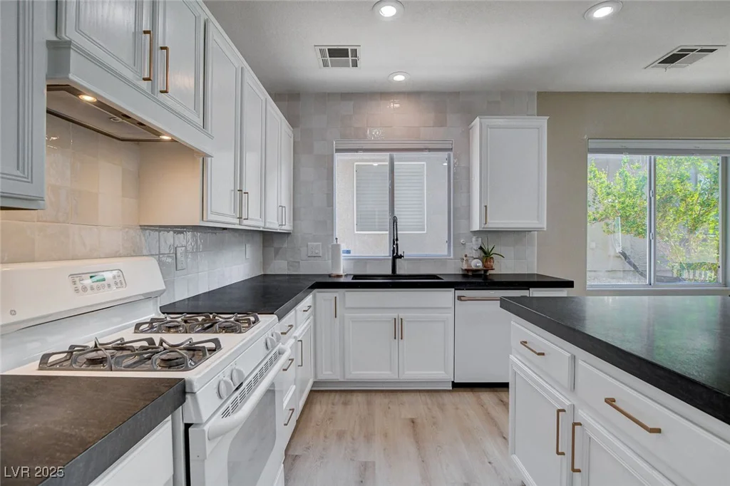 1127 Lake Berryessa, Henderson, NV 89002