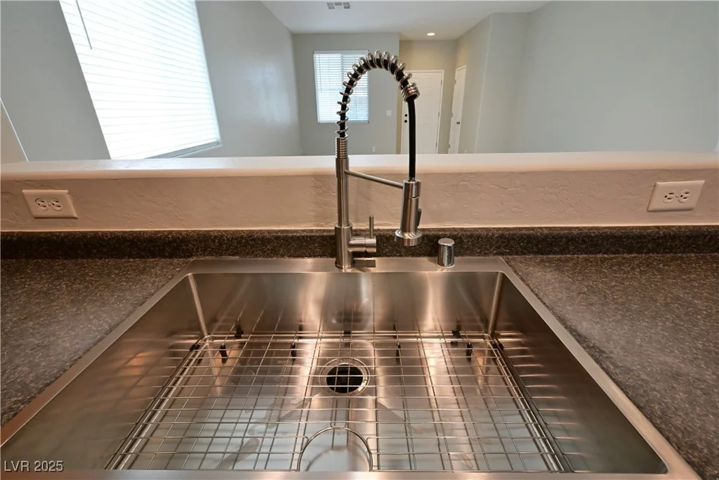 7089 Oberling Bay, Las Vegas, NV 89113