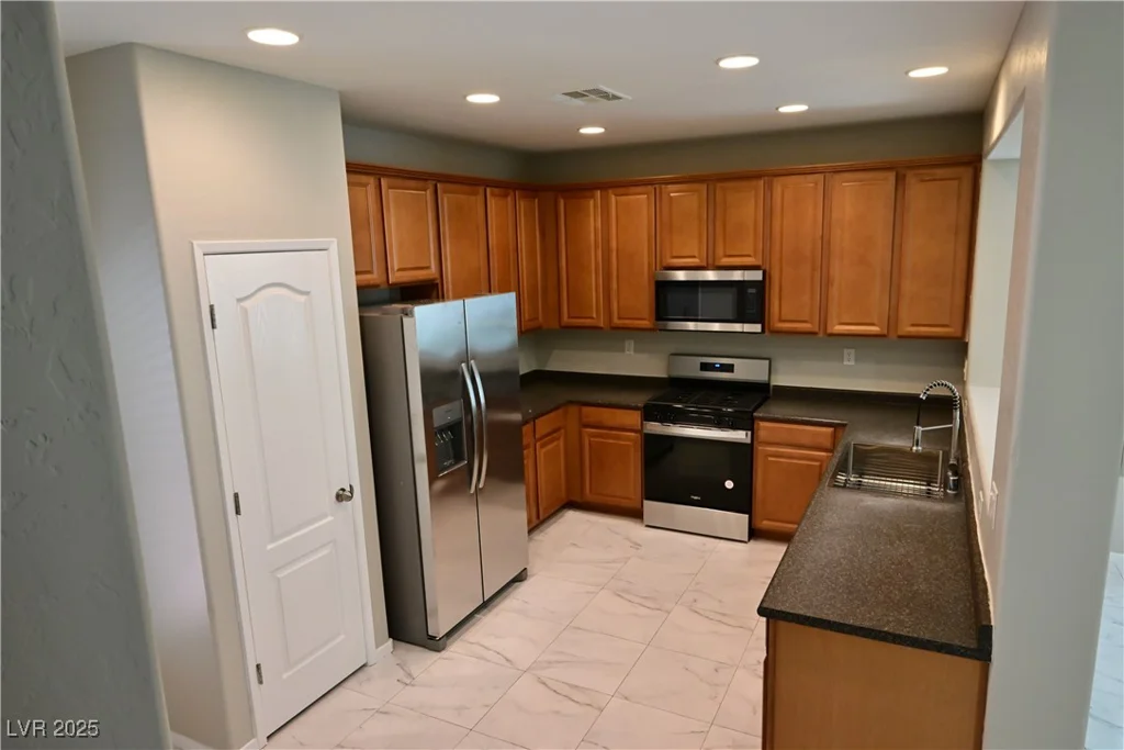 7089 Oberling Bay, Las Vegas, NV 89113