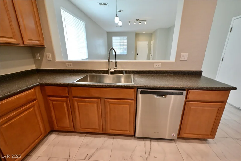 7089 Oberling Bay, Las Vegas, NV 89113