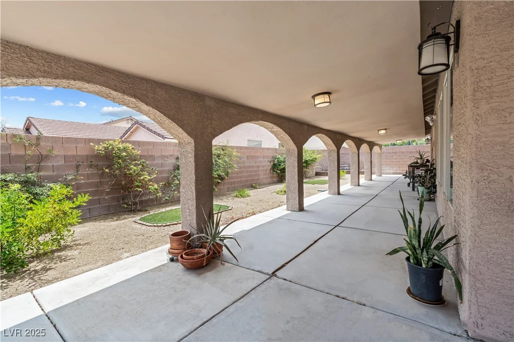 8021 Yellow Daisy, Las Vegas, NV 89147