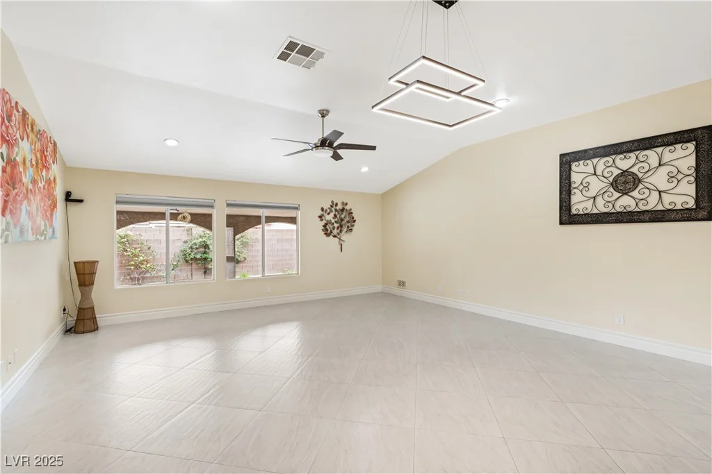 8021 Yellow Daisy, Las Vegas, NV 89147