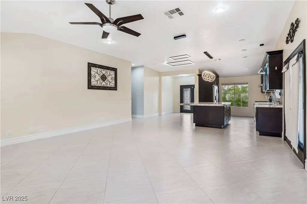 8021 Yellow Daisy, Las Vegas, NV 89147